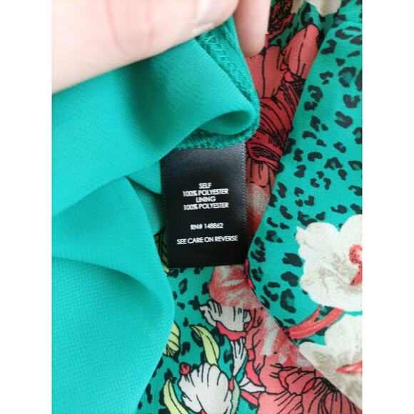 Torrid Womens Chiffon Double V Neck Sleeveless Blouse Size 2 Green Floral - Picture 6 of 10